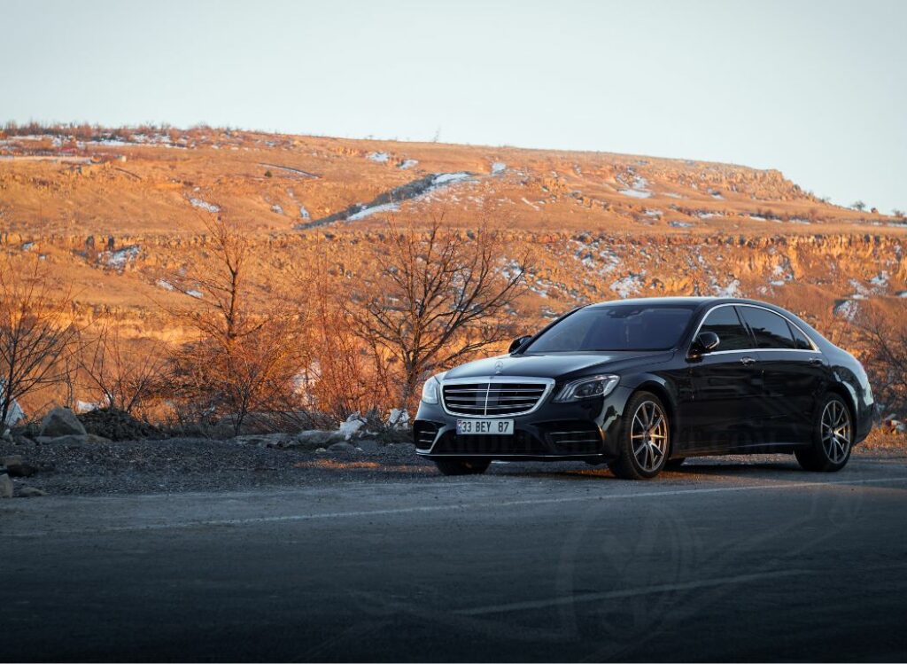 Top 5 Best Polishing Compounds for Black Cars [2023]