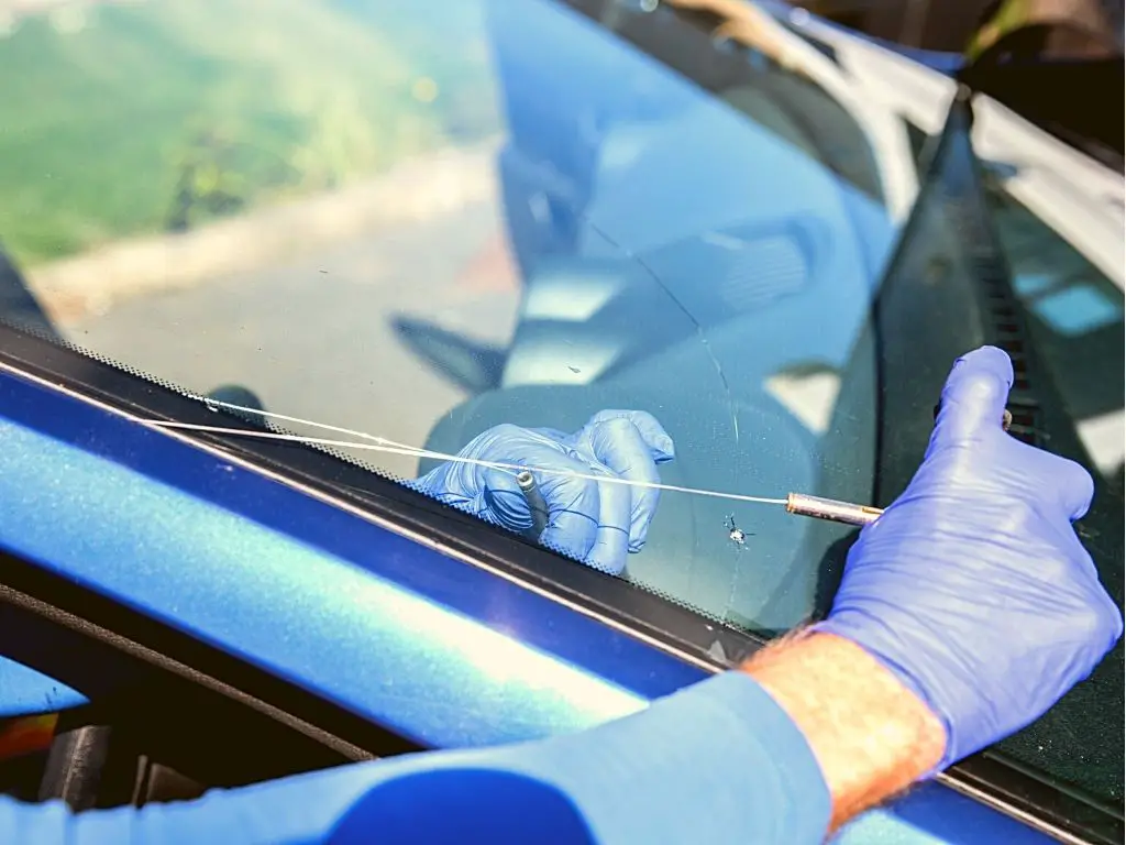 How to Keep a Windshield Crack From Spreading