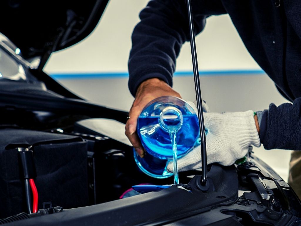 How to Put Windshield Wiper Fluid in Car in 6 Easy Steps