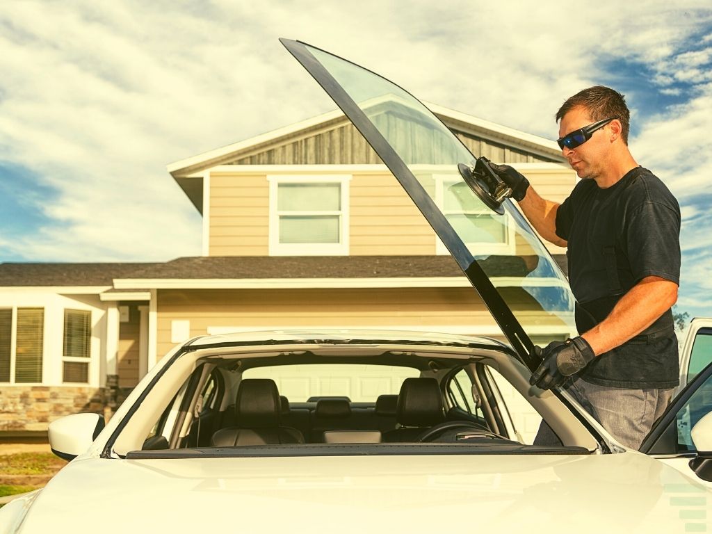 how much does it cost to replace a windshield